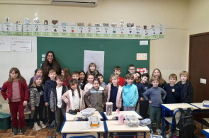 Turma do 1º ano recebe visita de nutricionista para falar sobre frutas