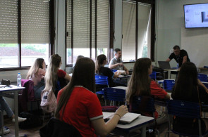 Estudantes do Instituto Ivoti têm palestra com profissional da Engenharia