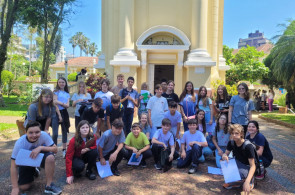 Temas trabalhados em sala de aula leva turma do 6º ano para Porto Alegre