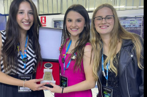 Estudantes do Instituto Ivoti recebem premiação em Mostra Científica no Peru