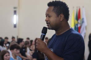Estudantes do Ensino Médio participam de conversa sobre Consciência Negra e Racismo Estrutural