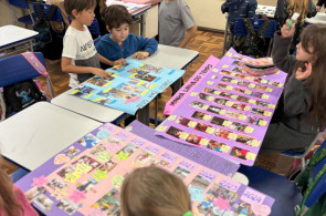Turma do 2º ano cria linha do tempo destacando eventos de suas vidas