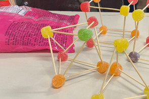 Turma do 6º ano B participa de um Desafio Geométrico na aula de matemática