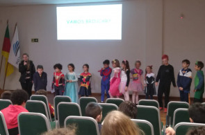 Turma do 2º ano B resgata brincadeiras para dinamizar o momento do recreio
