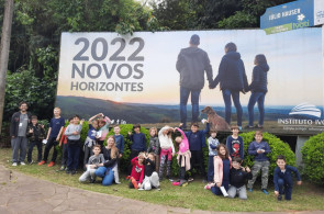 Turma do 2º ano do Instituto Ivoti realiza trabalho sobre bairro e conhece os arredores da escola