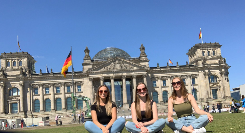 Acadêmicas do Ensino Superior se preparam para as provas finais e visitam Berlim