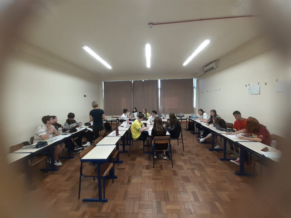 Estudantes de inglês tem aula com acadêmica da Universidade de Göttingen