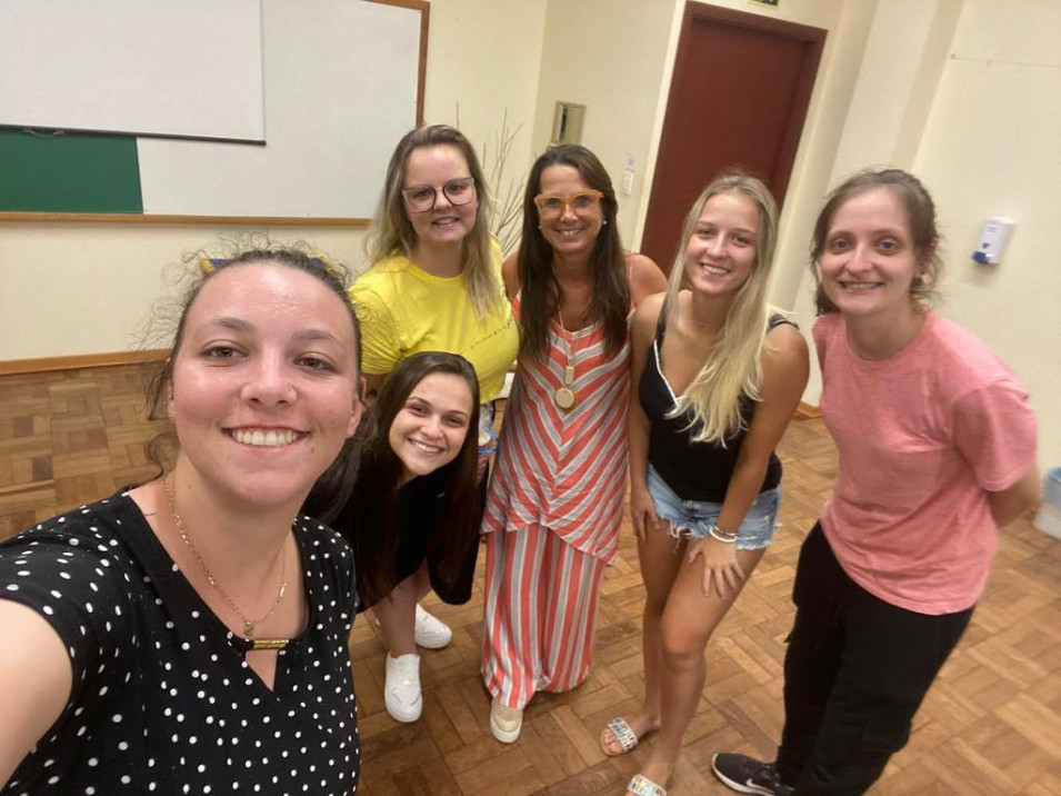 Estudantes iniciam práticas pedagógicas em instituições públicas e privadas da região