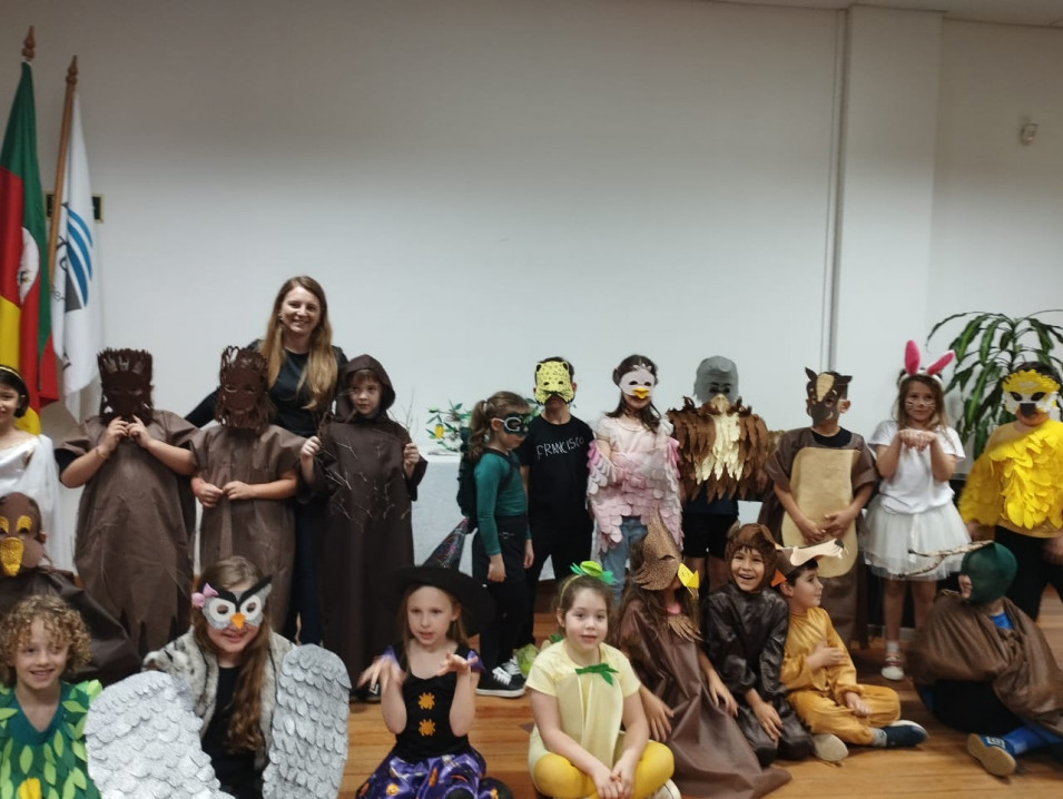 Estudantes do 1º ano B realizam apresentação de teatro inspirado em livro