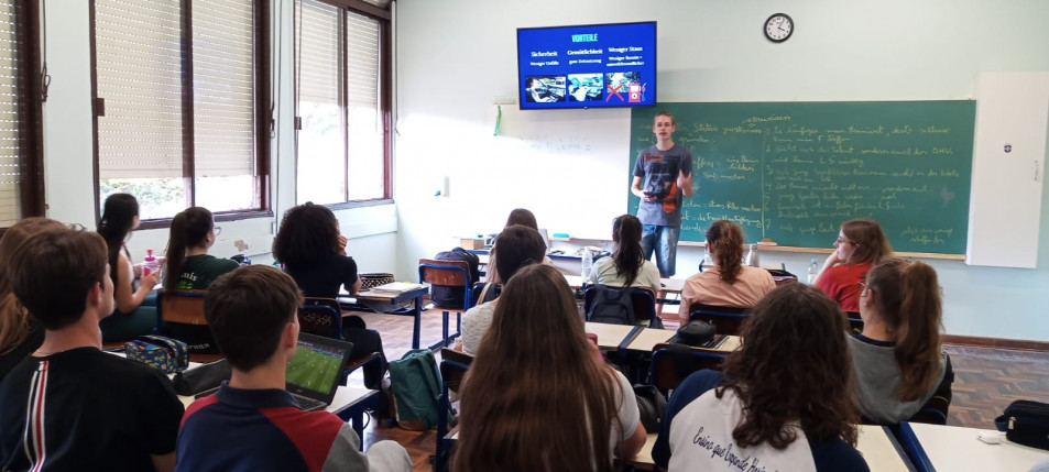 Turma do NAI tem conversa sobre prova oral do Deutsches Sprachdiplom (DSDII)