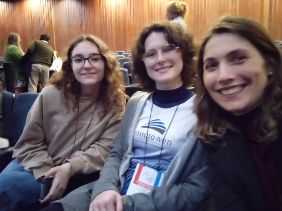 Alunas do Núcleo de Aprendizagem de Idiomas ficam entre os 16 finalistas do Jugend debattiert