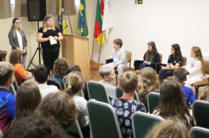 Estudantes do Ensino Fundamental do Instituto Ivoti participam do Buchstabieren