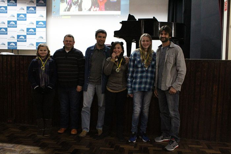 24 alunos receberam medalhas da Prova Canguru de Matemática