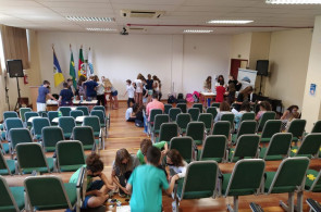 Turmas de 5ºs anos criam jogos de tabuleiro em uma atividade desplugada