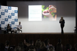 Painel sobre A singularidade no Ambiente da Educação Infantil