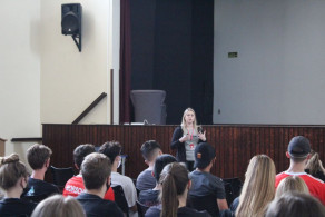 Turmas dos 3º anos tem palestra sobre preparação para o primeiro emprego