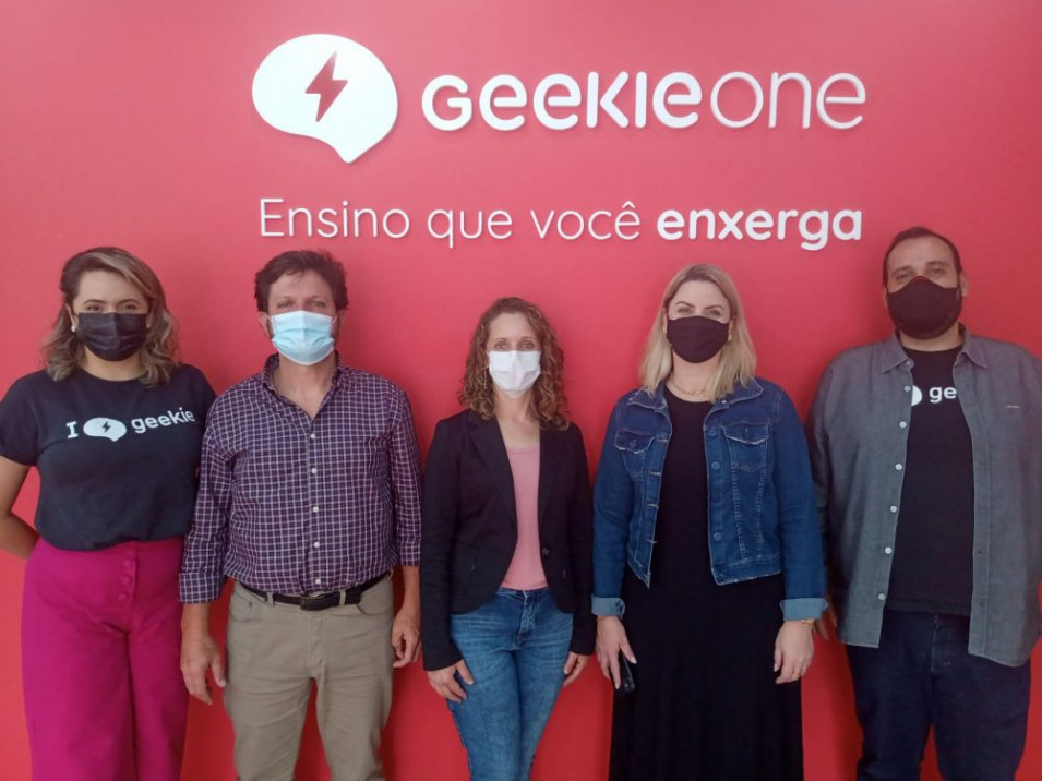 Instituto Ivoti participa de imersão proposta pela empresa Geekie One
