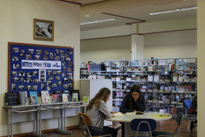 Mural da biblioteca conta história dos 110 anos da instituição