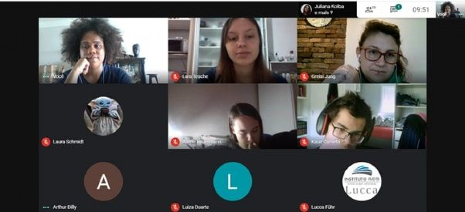 Acadêmicos seguem com suas práticas obrigatórias em plataformas on-line