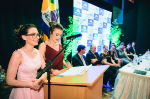 Alunos dos 3ºs anos encerram ciclo escolar com Ato de Conclusão