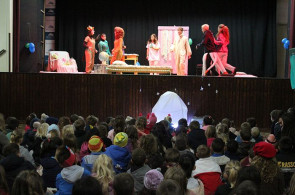 Turma do Curso Normal apresentou Viviana a Rainha do Pijama