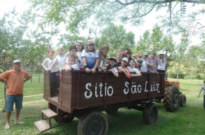 Turmas do Ensino Fundamental visitam o Sítio São Luiz, em Lomba Grande