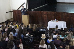 Alunos assistem palestra sobre uma análise da PEC 06/19