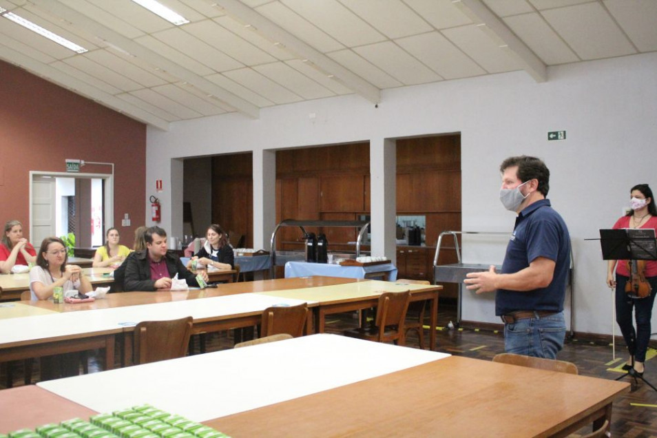 Dia para homenagear aqueles que se dedicam à Educação