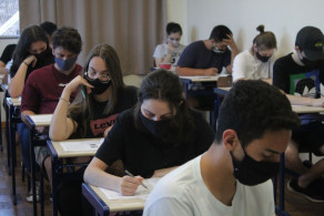 Alunos do 1º ano do Ensino Médio fazem Simulados de preparação para o ENEM