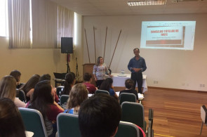 Alunos do Curso Normal assistem palestra do Conselho Tutelar