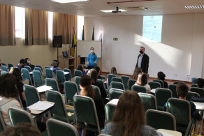 Turmas de 6º e 8º ano apresentam trabalhos para seleção da Mostra de IC