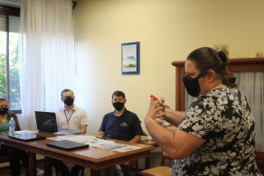 Docente do Ensino Superior apresenta tese de doutorado para Equipe Diretiva