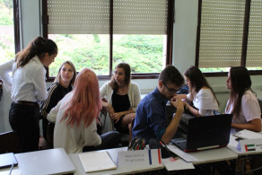 Turmas debatem temas mundiais em simulação de Conferência da ONU