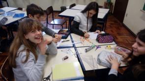 Turma cria jogos de tabuleiro usando conceitos geométricos