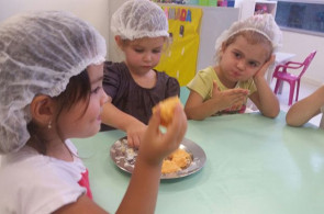 Turma faz as receitas preferidas do coelho