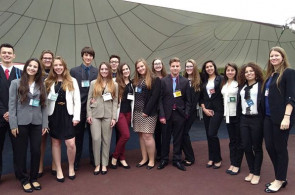 Alunos viajam para Curitiba para participar de conferência