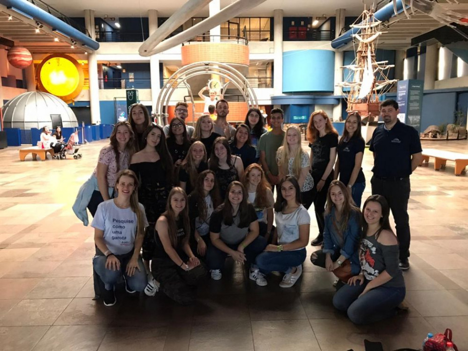 Turma do Curso Normal visita o Museu de Ciências e Tecnologia da PUCRS