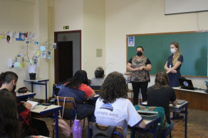 Turma do Curso Normal tem aula sobre a casa aberta de Novo Hamburgo