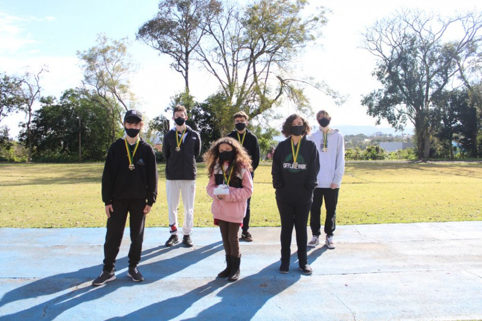 Estudantes da Educação Básica conquistam medalhas na prova Canguru
