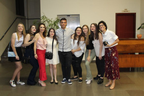 Noite para o Grupo BisSTOP apresentar o curta Pelo menos você voou