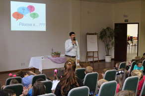 Alunos participam de reflexão sobre a Páscoa