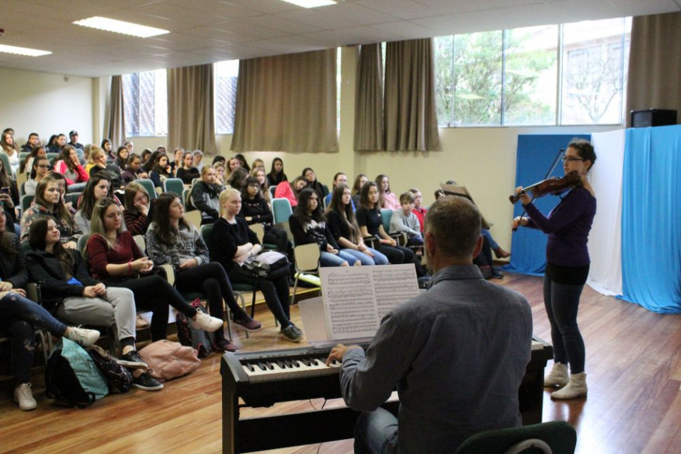 Musicistas do Consulado Alemão fazem apresentação no Instituto Ivoti