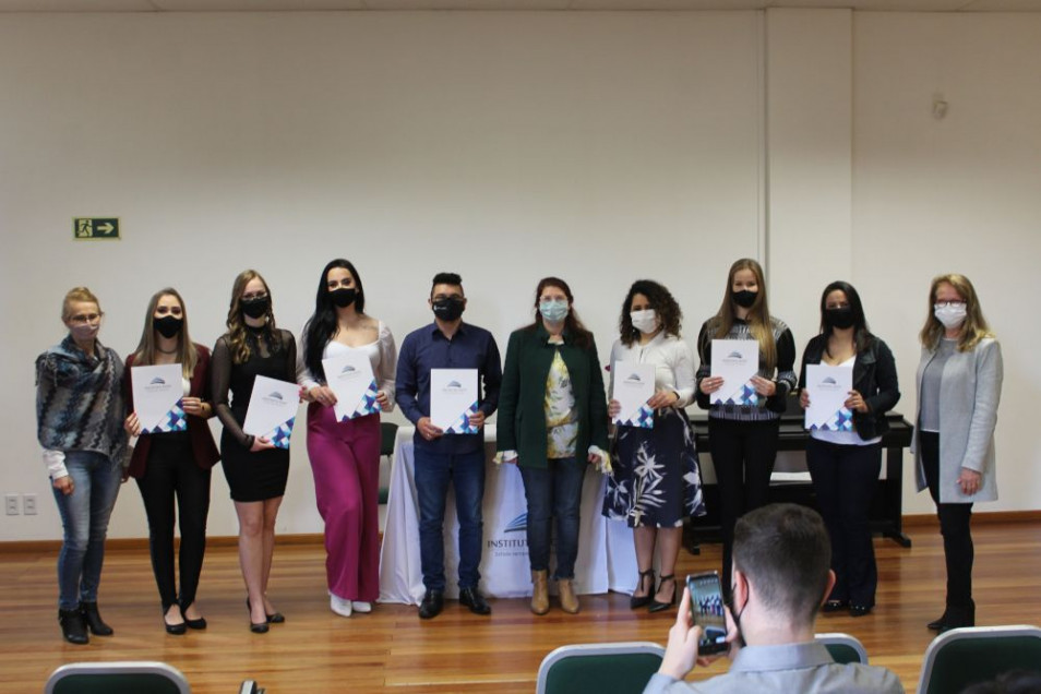 Instituto Ivoti realiza formatura de Gabinete de mais sete professores