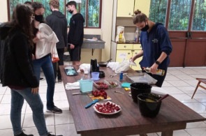 Lições sobre Essen und Gesundheit leva turma do NAI para a cozinha