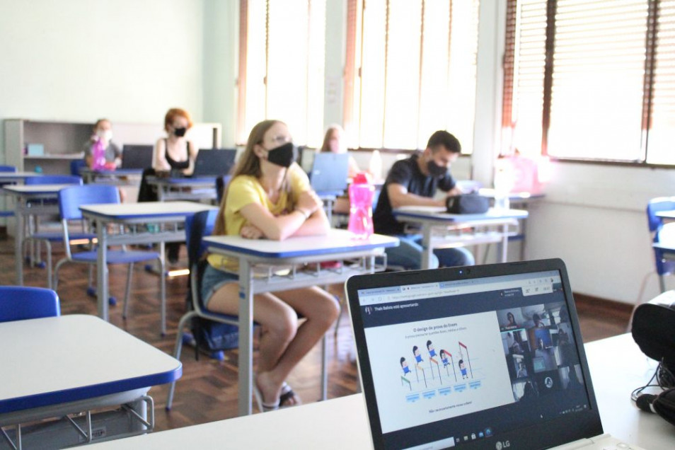 Empresa Evolucional realiza Live com turmas dos 3ºs anos do EM e do CN