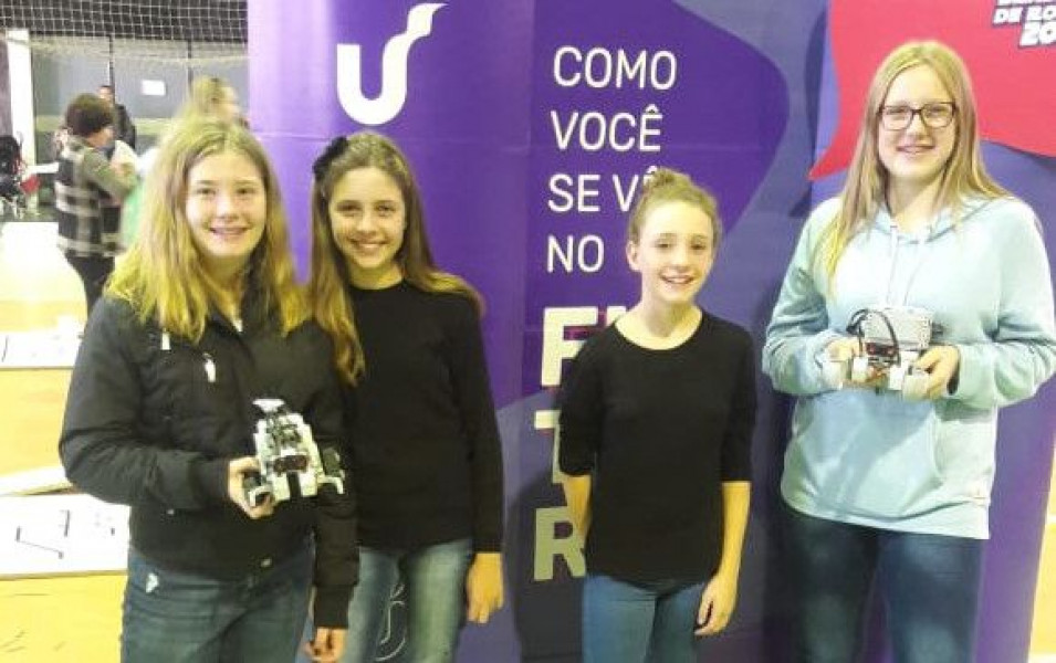 Duas equipes femininas do Instituto Ivoti participam da OBR