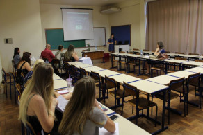 Turmas de especialização apresentam trabalhos para banca examinadora