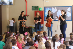 Instituição tem aulas de instrumento para crianças a partir de 4 anos