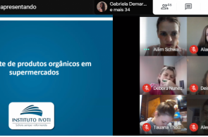Turma do Curso Normal apresenta trabalhos para banca de avaliação