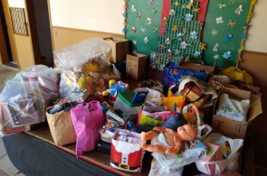 Estudantes realizam doação de campanha de Natal para Escola Irmão Nilo